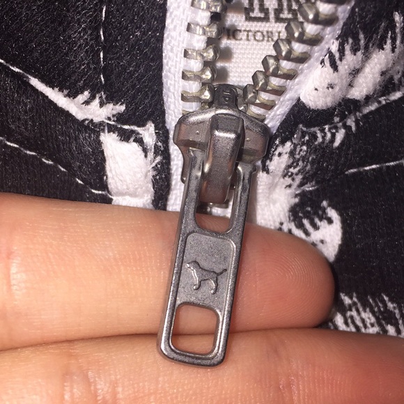 PINKvs Half Zip Sweatshirt - Picture 8 of 8